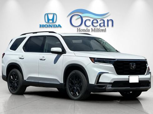New 2025 Honda Pilot Touring image 7