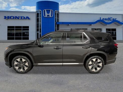 New 2026 Honda Pilot Touring image 2