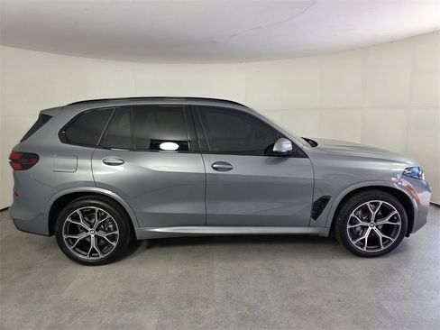 Used 2025 BMW X5 xDrive40i w/ Executive Package image 3