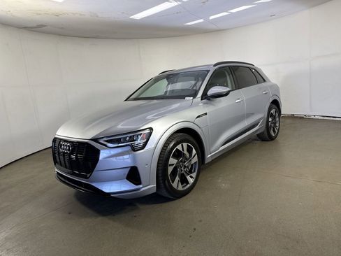 Used 2021 Audi e-tron Premium w/ Convenience Plus Package image 2