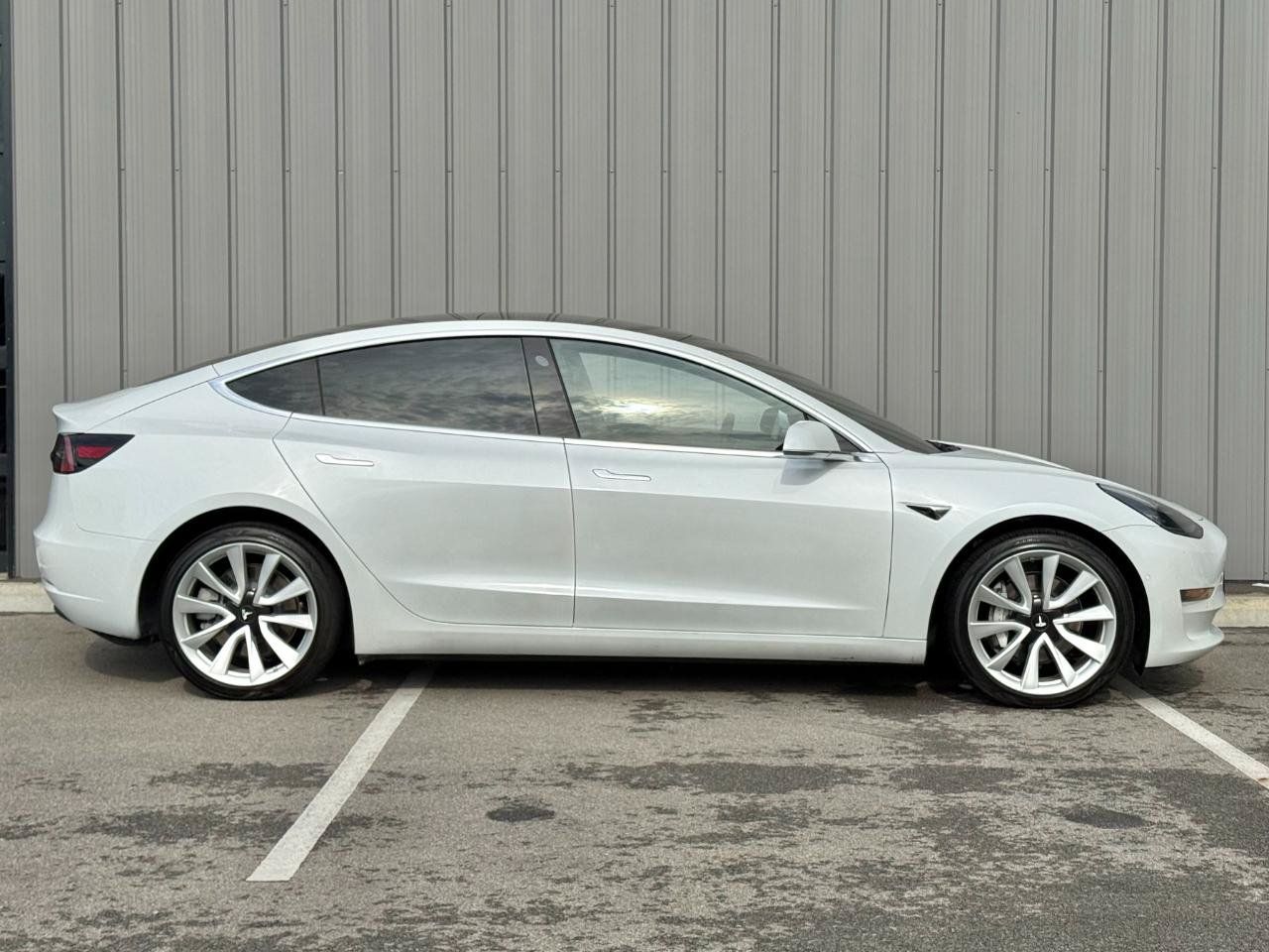 Used 2020 Tesla Model 3 Long Range AWD/4WD image 4