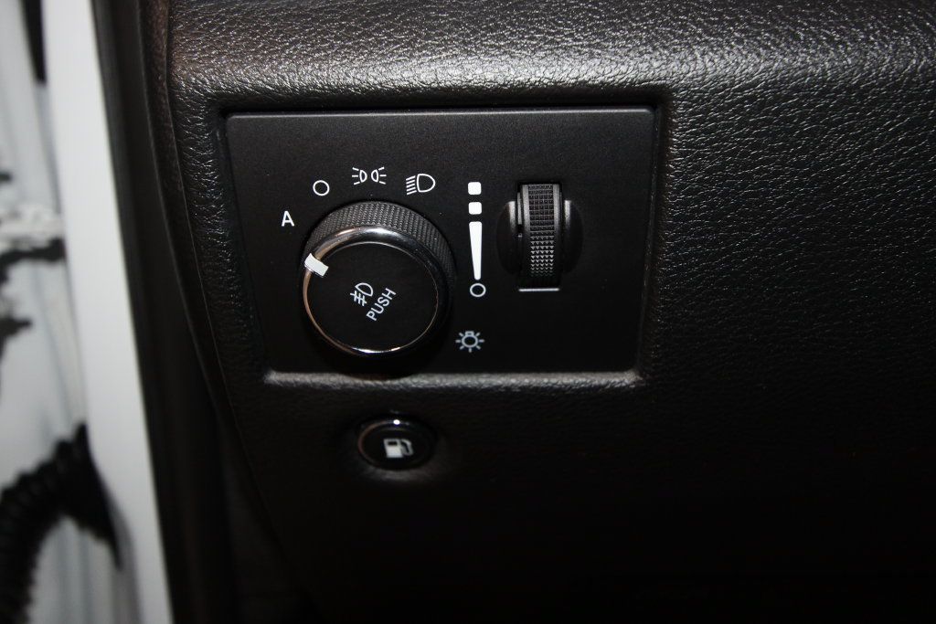 Used 2020 Jeep Grand Cherokee Altitude AWD/4WD image 9
