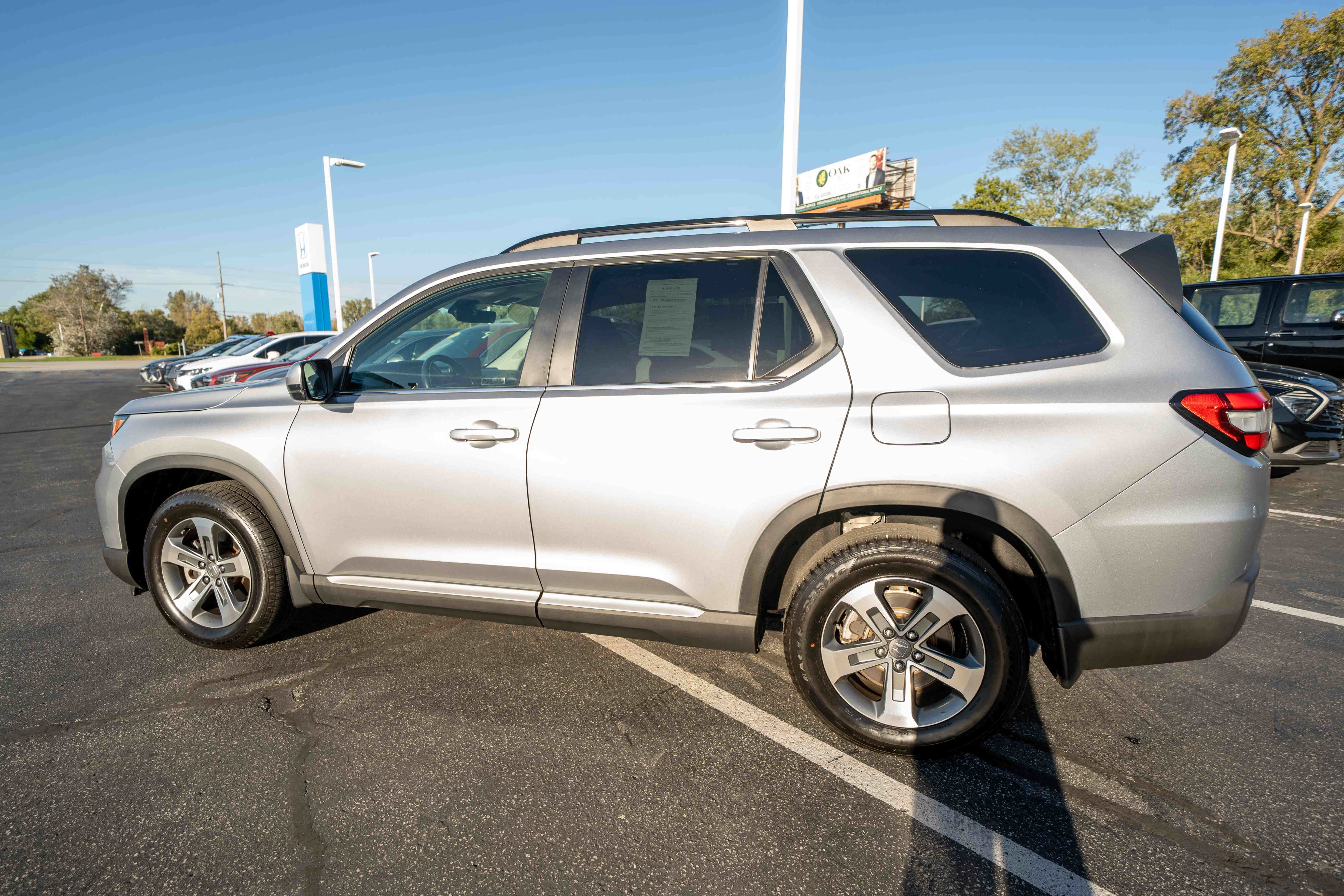 Used 2025 Honda Pilot EX-L image 4