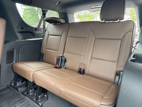 Used 2025 Chevrolet Suburban High Country AWD/4WD image 25