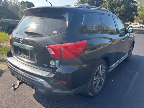 Used 2017 Nissan Pathfinder Platinum image 3