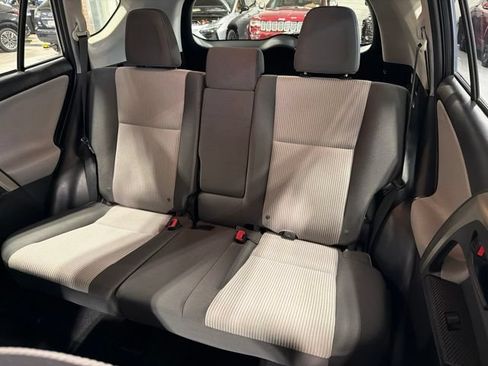 Used 2015 Toyota RAV4 LE FWD image 28