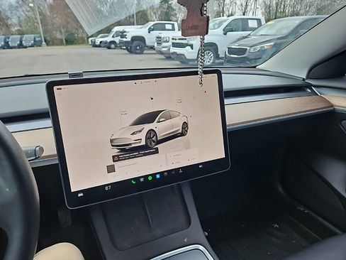 Used 2023 Tesla Model 3 Standard Range image 18