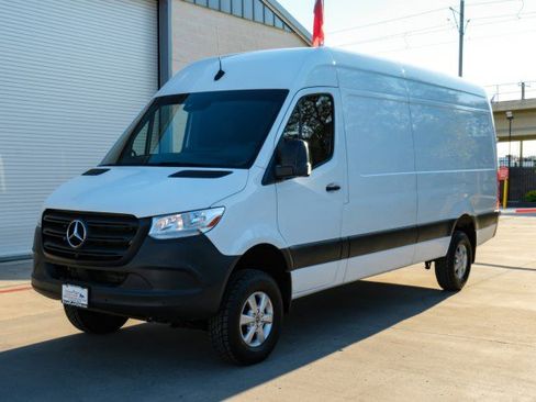 Used 2020 Mercedes-Benz Sprinter 2500 image 4