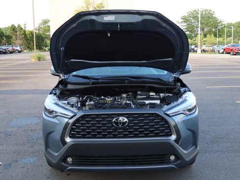 Used 2024 Toyota Corolla Cross XLE FWD image 12