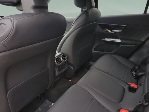 Used 2025 Mercedes-Benz GLC 300 image 13