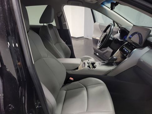 Used 2023 Toyota Venza XLE AWD/4WD image 23