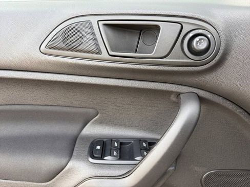 Used 2019 Ford Fiesta SE image 5