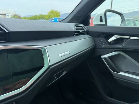 Used 2025 Audi Q3 2.0T Premium image 40