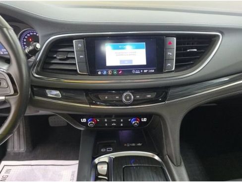 Used 2024 Buick Enclave Essence w/ Experience Buick Package AWD/4WD image 8