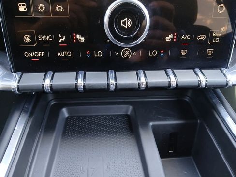 Used 2025 GMC Acadia Elevation w/ Elevation Premium Package AWD/4WD image 39