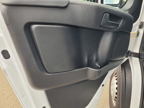 Used 2025 RAM ProMaster 2500 w/ Convenience Group FWD image 15