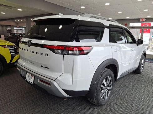 New 2025 Nissan Pathfinder SL w/ Black Appearance Package image 3