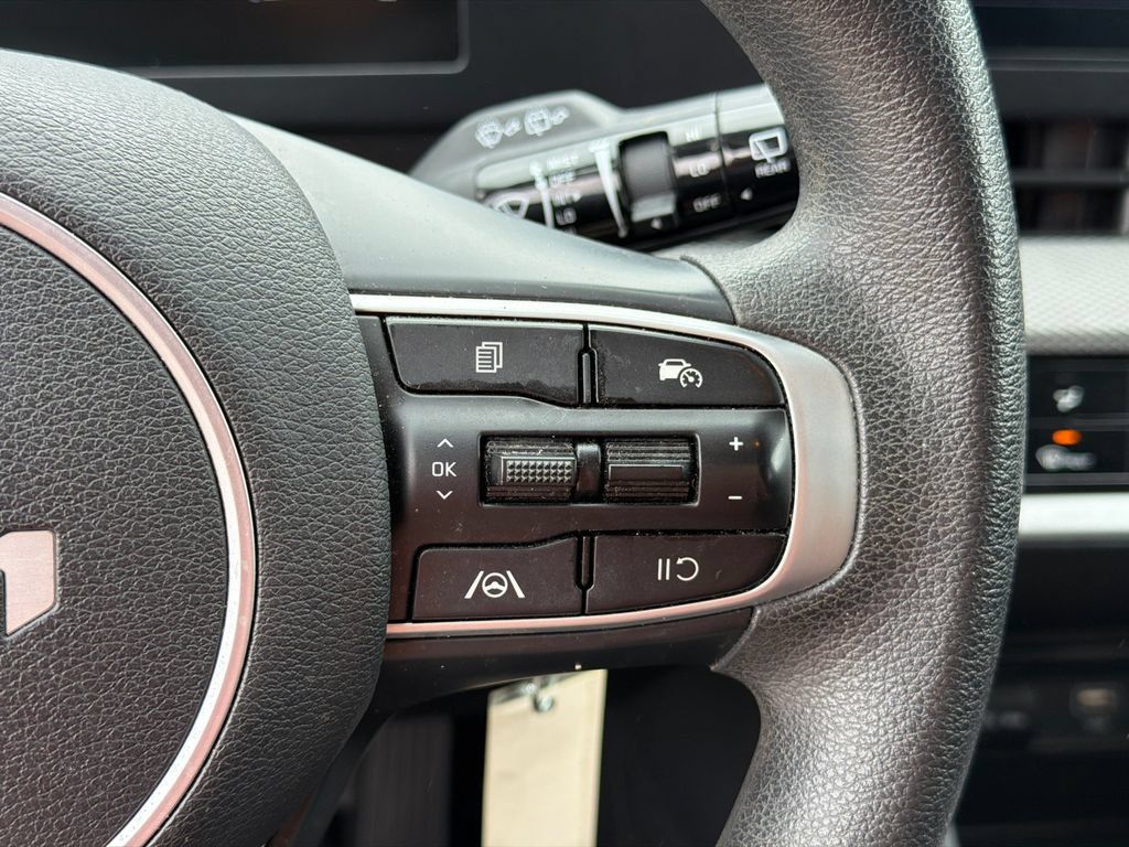 Used 2025 Kia Sportage LX FWD image 25