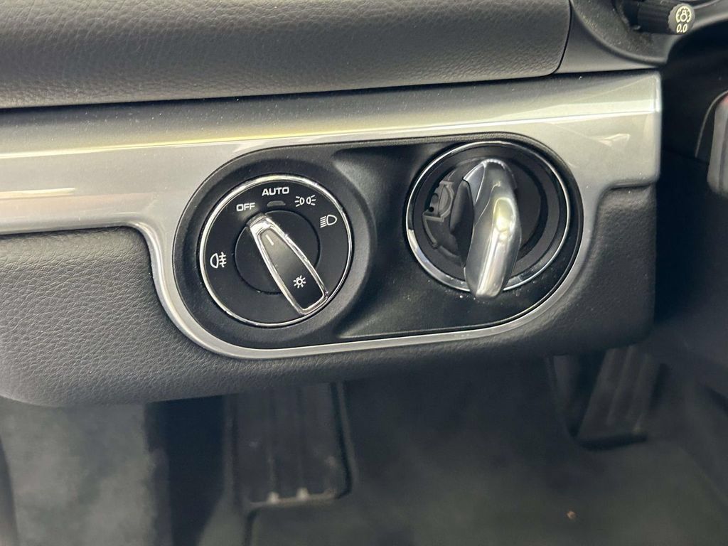 Used 2017 Porsche 718 Boxster RWD image 19