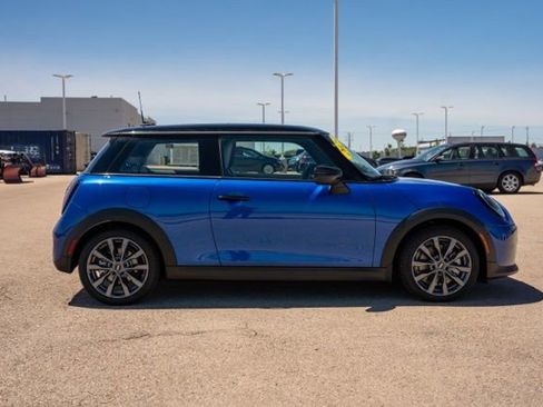 Used 2025 MINI Cooper 2-Door Hardtop FWD image 8