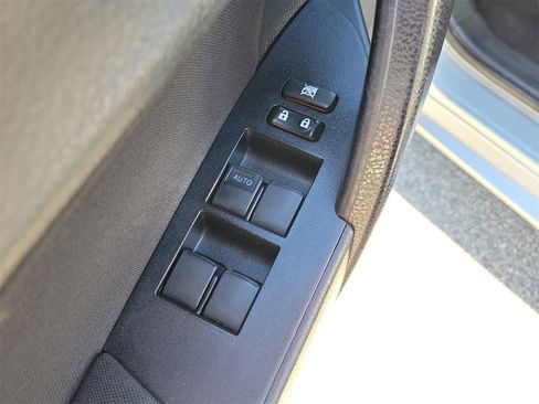 Used 2019 Toyota Corolla LE image 14