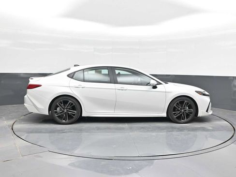 Used 2025 Toyota Camry XSE image 5