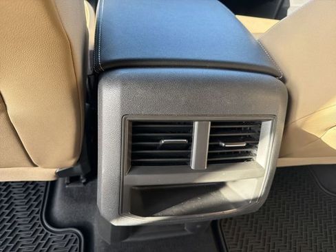 Used 2020 Volkswagen Atlas Cross Sport SE w/ Panoramic Sunroof Package image 23