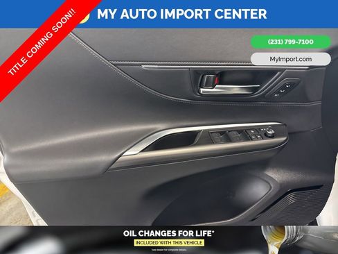 Used 2024 Toyota Venza XLE image 10
