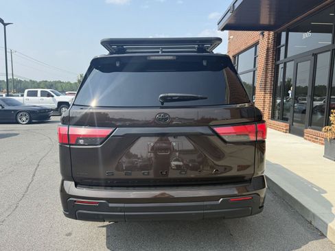 Used 2023 Toyota Sequoia SR5 w/ SR5 Premium Package AWD/4WD image 5