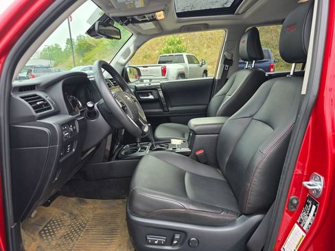 Used 2021 Toyota 4Runner Venture w/ Moonroof Package AWD/4WD image 4