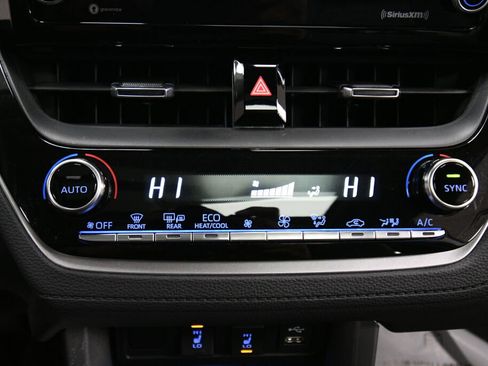 Certified 2022 Toyota Corolla Cross XLE image 15