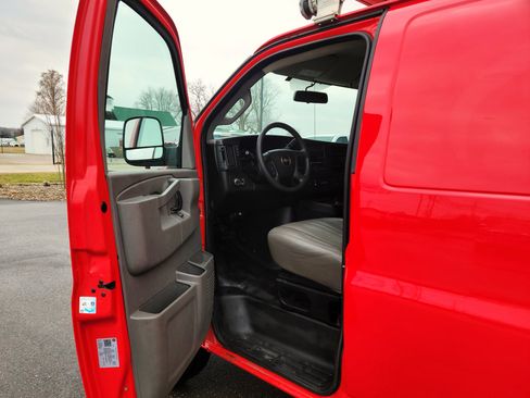 Used 2020 Chevrolet Express 2500 w/ Driver Convenience Package image 7