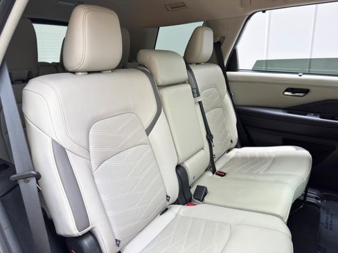 Used 2022 Nissan Pathfinder Platinum w/ Lighting Package (N93) FWD image 39