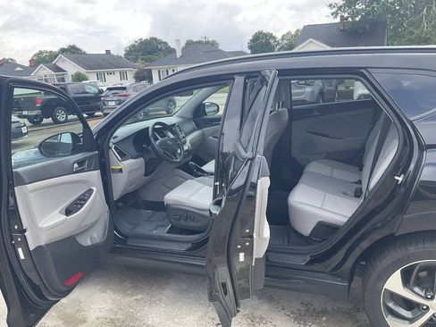 Used 2017 Hyundai Tucson Sport FWD image 8