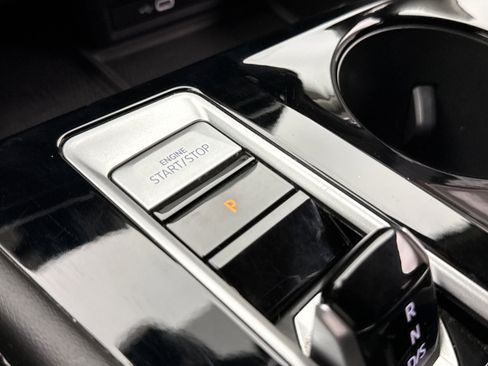 Used 2024 Volkswagen Atlas SE image 22