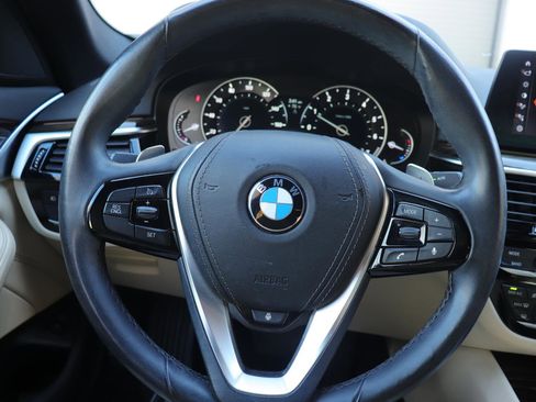 Used 2018 BMW 530i w/ Premium Package image 23