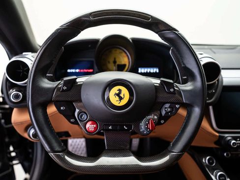Used 2018 Ferrari GTC4Lusso AWD/4WD image 19