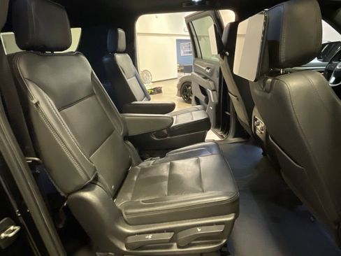 Used 2021 GMC Yukon XL Denali w/ Denali Premium Package AWD/4WD image 24
