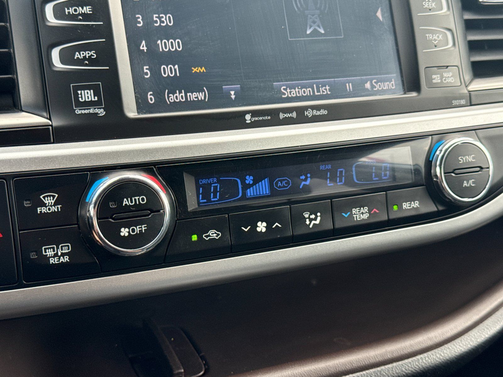 Used 2018 Toyota Highlander Limited AWD/4WD image 16