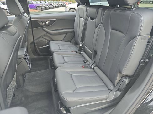Used 2025 Audi Q7 2.0T Premium w/ Convenience Plus Package image 17