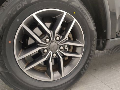 Used 2019 Jeep Grand Cherokee Laredo w/ Laredo X Package image 31