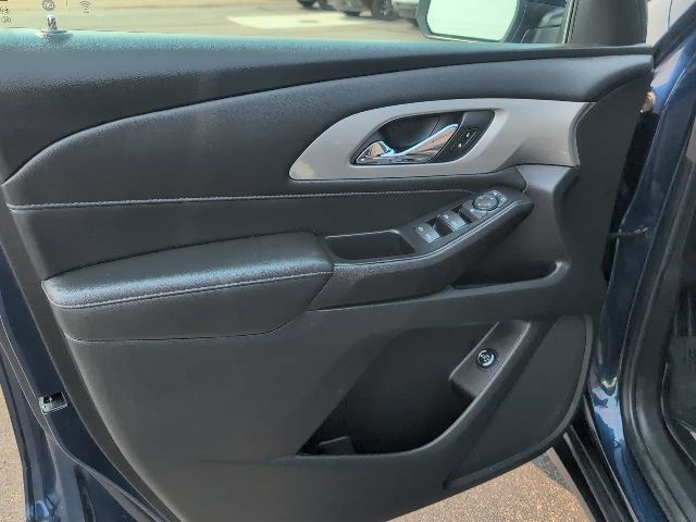 Used 2022 Chevrolet Traverse LT FWD image 18