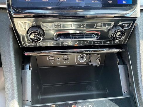 New 2025 Jeep Grand Cherokee Limited image 22