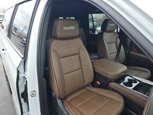 New 2026 Chevrolet Suburban High Country image 25