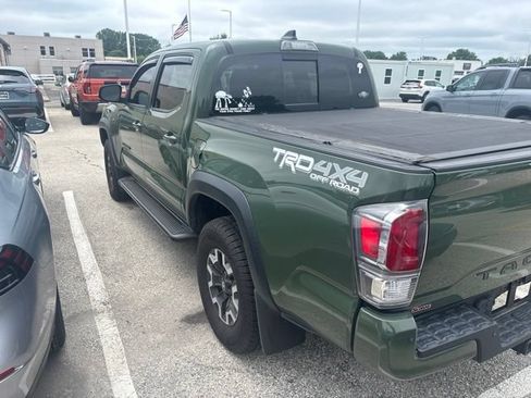 Used 2021 Toyota Tacoma TRD Off-Road w/ TRD Premium Off Road Package AWD/4WD image 3