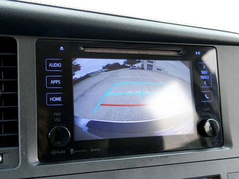 Used 2017 Toyota Sienna XLE FWD image 41