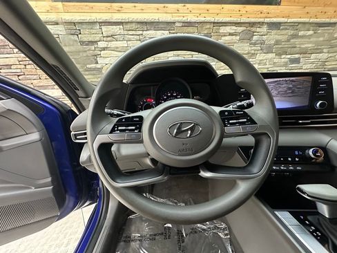 Used 2023 Hyundai Elantra SEL w/ Cargo Package image 17
