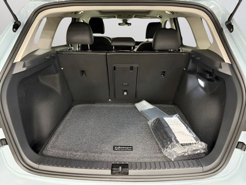 Used 2025 Volkswagen Taos SE image 9