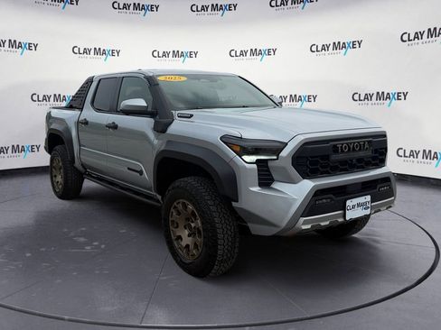 Used 2025 Toyota Tacoma 4x4 Double Cab Hybrid image 7