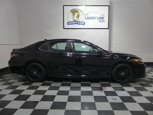 Used 2021 Toyota Camry SE w/ Cold Weather Package image 6